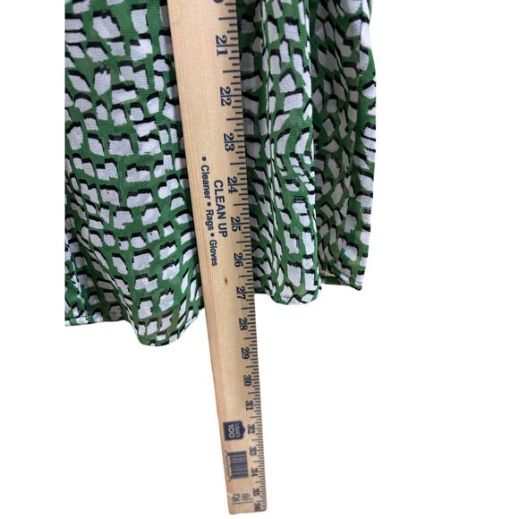 Chico’s Women’s Size 2 Boho Peasant Blouse Green White Abstract Geo print resort - Picture 5 of 8